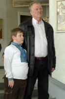 Олександр Демиденко зі своїм онуком
