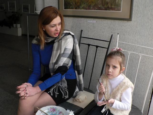 Аня Поплавка та Маша малюють